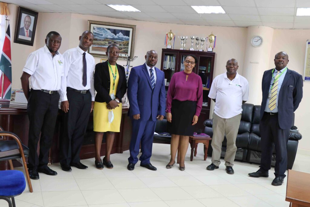 KCB-Bank-Managers-Pay-a-Courtesy-Call-on-the-Vice-Chancellor18
