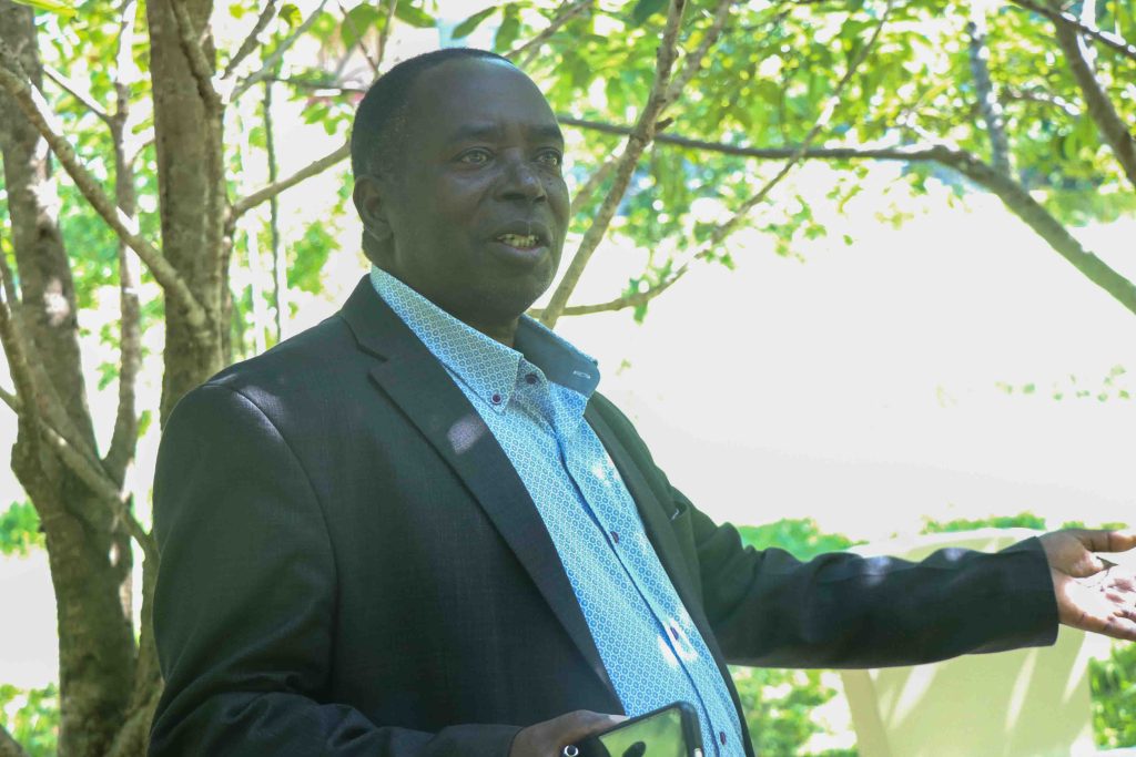 Professor-takes-Waste-Management-a-Notch-Higher_001