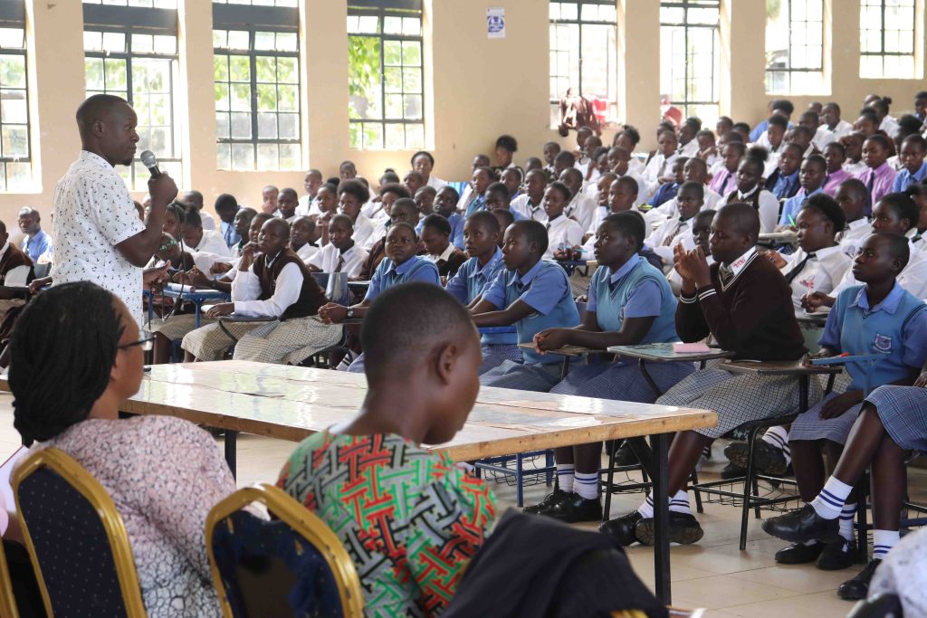 Office of Career Services Hosts Academic Visit by Secondary Schools_-7