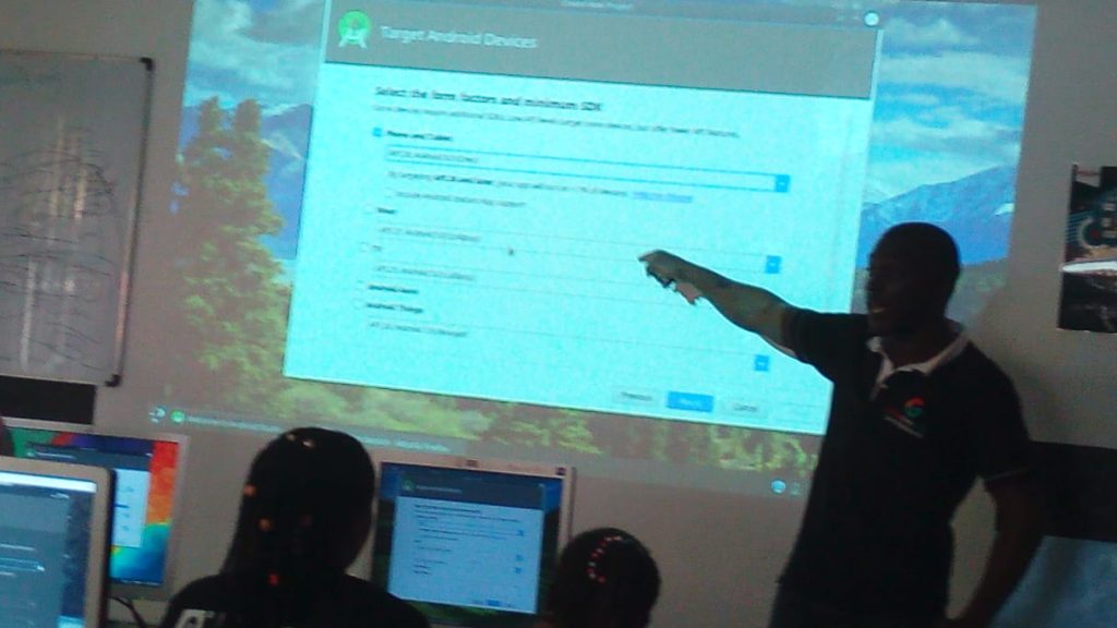 Kibabii University Computer Science Students Visit eMobilis Lab1 3