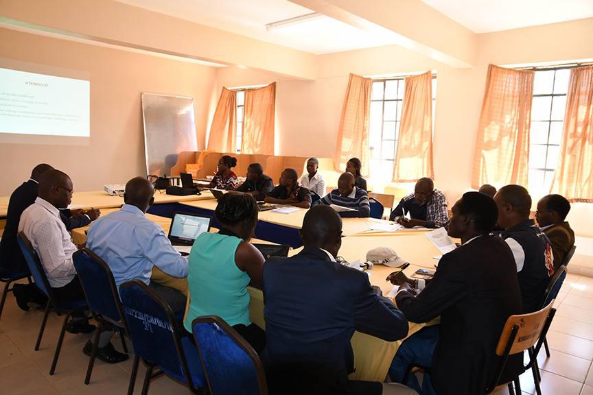 Kiswahili Masters Students Present Seminar Papers