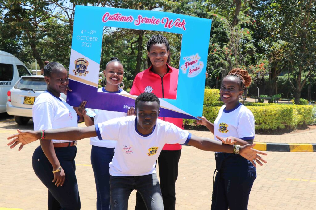 CUSTOMER-SERVICE-WEEK-037